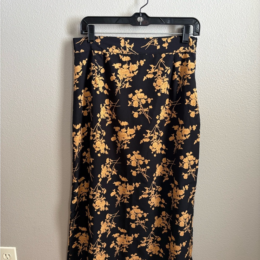 Chic Black and Gold Floral Midi Skirt